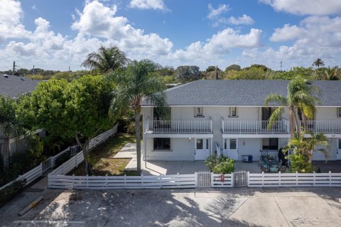 Townhouse in Lantana, Florida 2 bedrooms, 109.25 sq.m. № 2249525 - photo 3