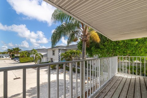 Townhouse in Lantana, Florida 2 bedrooms, 109.25 sq.m. № 2249525 - photo 19
