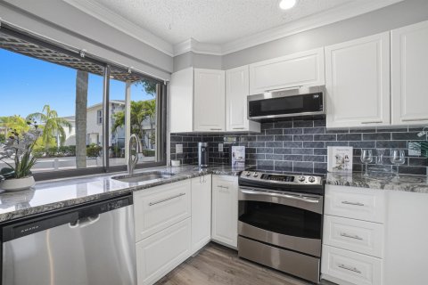 Townhouse in Lantana, Florida 2 bedrooms, 109.25 sq.m. № 2249525 - photo 8