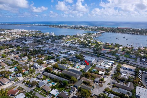 Townhouse in Lantana, Florida 2 bedrooms, 109.25 sq.m. № 2249525