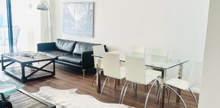 Condominio en Miami Beach, Florida, 1 dormitorio  № 1994486
