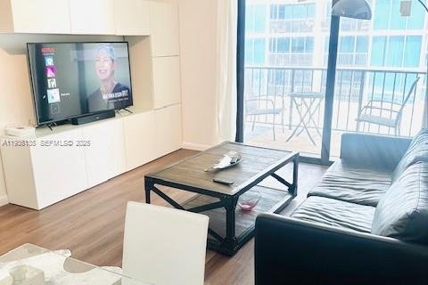 Condominio en venta en Miami Beach, Florida, 1 dormitorio, 68.65 m2 № 1994486 - foto 5