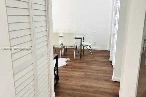 Condominio en venta en Miami Beach, Florida, 1 dormitorio, 68.65 m2 № 1994486 - foto 11