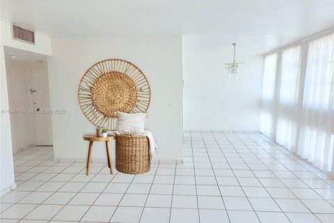 Купить кондоминиум в Майами-Бич, Флорида 1 спальня, 71.26м2, № 2003995 - фото 15