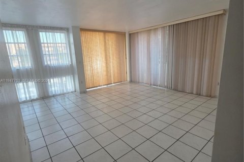 Купить кондоминиум в Майами-Бич, Флорида 1 спальня, 71.26м2, № 2003995 - фото 3