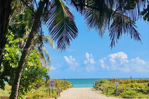 Купить кондоминиум в Майами-Бич, Флорида 1 спальня, 71.26м2, № 2003995 - фото 24