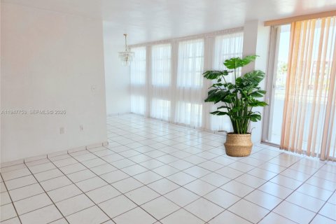 Купить кондоминиум в Майами-Бич, Флорида 1 спальня, 71.26м2, № 2003995 - фото 14