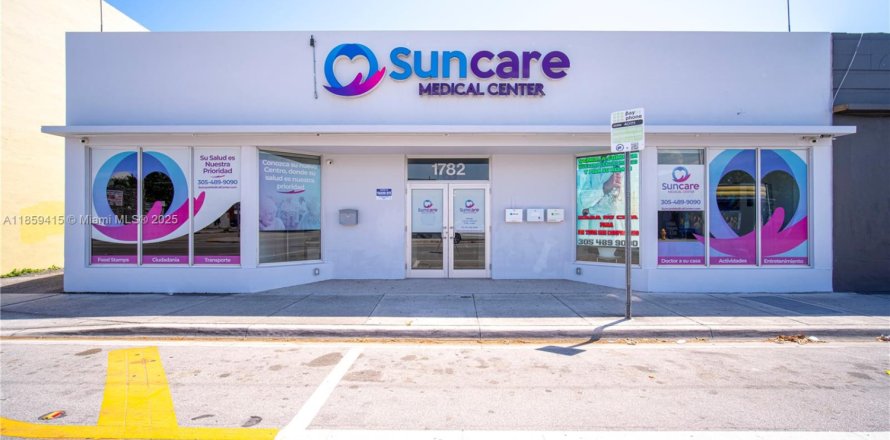 Commercial property in Miami, Florida № 1895756