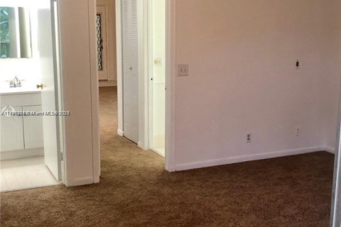 Condo in Pembroke Pines, Florida, 1 bedroom  № 1943921 - photo 6