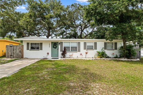 House in Safety Harbor, Florida 4 bedrooms, 104.52 sq.m. № 1851251 - photo 1
