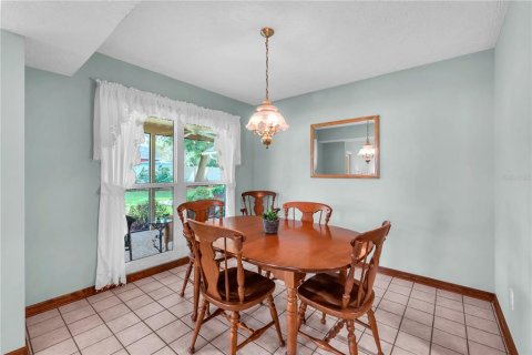 House in Brandon, Florida 4 bedrooms, 265.61 sq.m. № 2426957 - photo 9