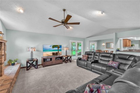 House in Brandon, Florida 4 bedrooms, 265.61 sq.m. № 2426957 - photo 12