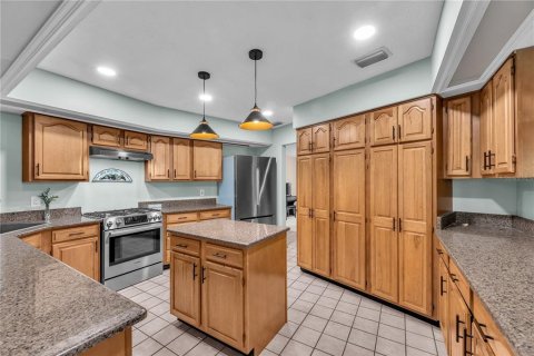 House in Brandon, Florida 4 bedrooms, 265.61 sq.m. № 2426957 - photo 6