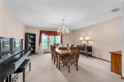 House in Brandon, Florida 4 bedrooms, 265.61 sq.m. № 2426957 - photo 4