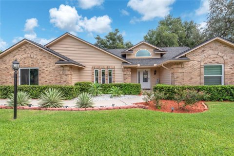 House in Brandon, Florida 4 bedrooms, 265.61 sq.m. № 2426957 - photo 27