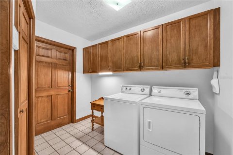 House in Brandon, Florida 4 bedrooms, 265.61 sq.m. № 2426957 - photo 26