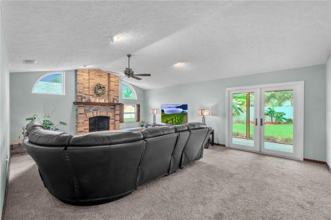 House in Brandon, Florida 4 bedrooms, 265.61 sq.m. № 2426957 - photo 11