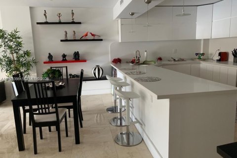 Condo in Key Biscayne, Florida, 2 bedrooms  № 2041171 - photo 12