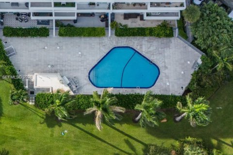 Condo in Key Biscayne, Florida, 2 bedrooms  № 2041171 - photo 6