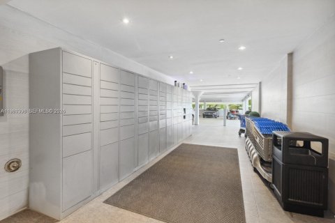 Condo in Key Biscayne, Florida, 2 bedrooms  № 2041171 - photo 15