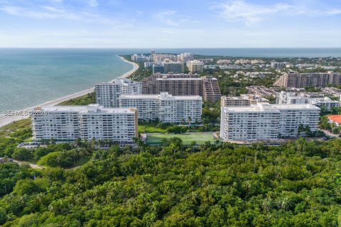 Condo in Key Biscayne, Florida, 2 bedrooms  № 2041171 - photo 2