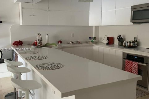 Condo in Key Biscayne, Florida, 2 bedrooms  № 2041171 - photo 11