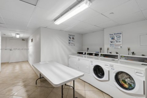 Condo in Key Biscayne, Florida, 2 bedrooms  № 2041171 - photo 14