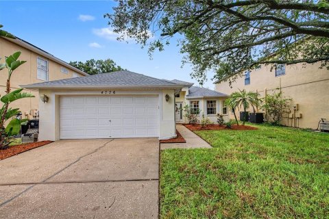 House in Tampa, Florida 4 bedrooms, 193.52 sq.m. № 2223395