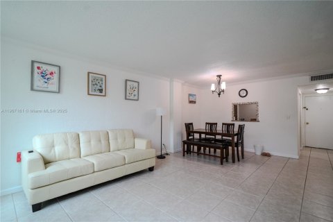 Condo in Miami, Florida, 3 bedrooms  № 2082046 - photo 3