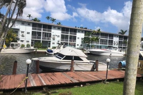 Купить кондоминиум в Майами, Флорида 33.44м2, № 1982455 - фото 6