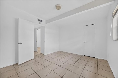 Купить коммерческую недвижимость в Тампа, Флорида 8 спален, 153.85м2, № 2201125 - фото 19