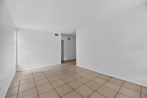 Купить коммерческую недвижимость в Тампа, Флорида 8 спален, 153.85м2, № 2201125 - фото 8