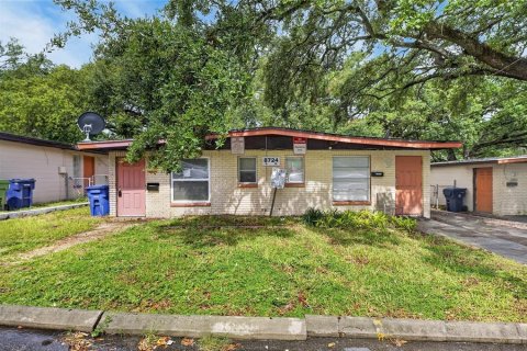 Commercial property in Tampa, Florida 8 bedrooms, 153.85 sq.m. № 2201125