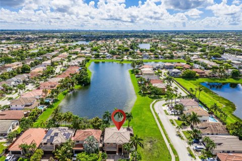 Villa ou maison à louer à Miami, Floride: 5 chambres, 243.22 m2 № 1841186 - photo 14