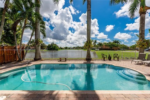 Villa ou maison à louer à Miami, Floride: 5 chambres, 243.22 m2 № 1841186 - photo 7