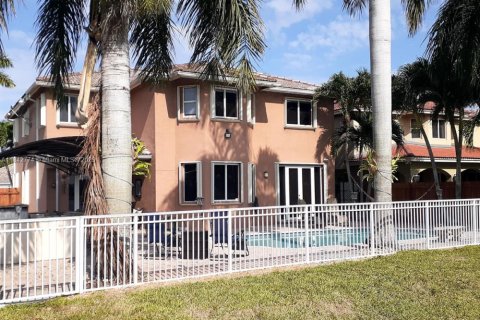 Villa ou maison à louer à Miami, Floride: 5 chambres, 243.22 m2 № 1841186 - photo 2