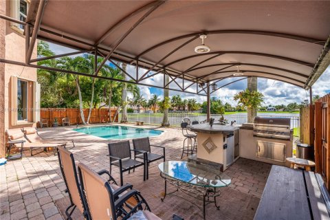 Villa ou maison à louer à Miami, Floride: 5 chambres, 243.22 m2 № 1841186 - photo 6
