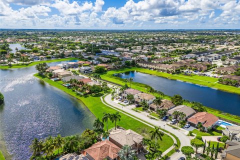 Villa ou maison à louer à Miami, Floride: 5 chambres, 243.22 m2 № 1841186 - photo 13