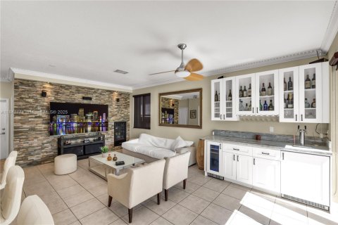 Villa ou maison à louer à Miami, Floride: 5 chambres, 243.22 m2 № 1841186 - photo 10