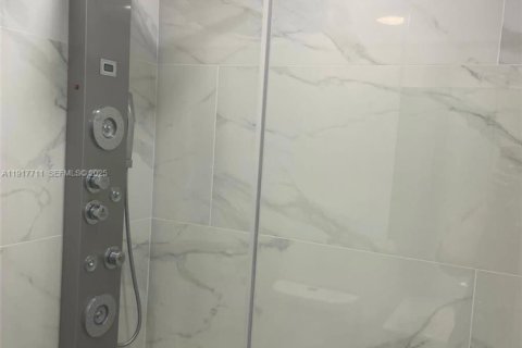 Touwnhouse à louer à Miami, Floride: 2 chambres, 125.42 m2 № 1984250 - photo 4