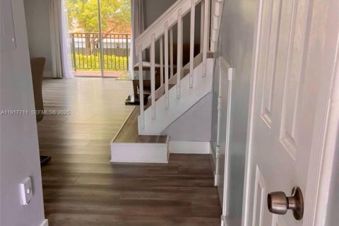 Touwnhouse à louer à Miami, Floride: 2 chambres, 125.42 m2 № 1984250 - photo 2