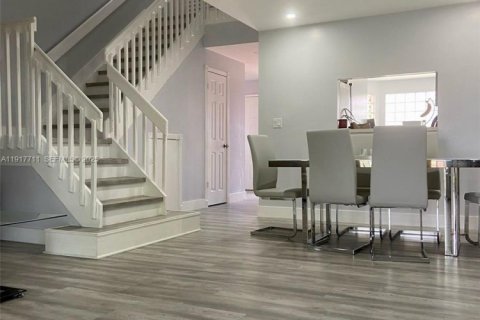 Touwnhouse à louer à Miami, Floride: 2 chambres, 125.42 m2 № 1984250 - photo 1