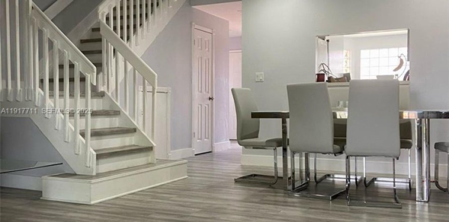 Touwnhouse à Miami, Floride 2 chambres, 125.42 m2 № 1984250