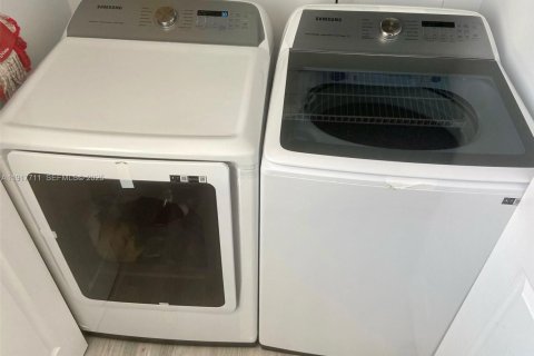 Touwnhouse à louer à Miami, Floride: 2 chambres, 125.42 m2 № 1984250 - photo 22