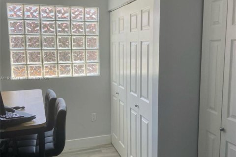 Touwnhouse à louer à Miami, Floride: 2 chambres, 125.42 m2 № 1984250 - photo 18