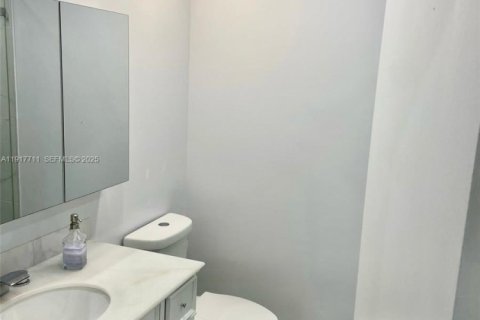 Touwnhouse à louer à Miami, Floride: 2 chambres, 125.42 m2 № 1984250 - photo 12