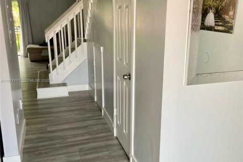 Touwnhouse à louer à Miami, Floride: 2 chambres, 125.42 m2 № 1984250 - photo 15