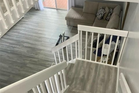 Touwnhouse à louer à Miami, Floride: 2 chambres, 125.42 m2 № 1984250 - photo 14