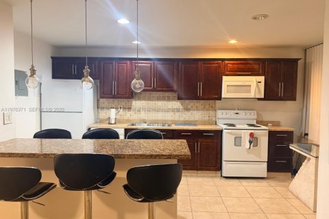 Studio in the Condo in Aventura, Florida  № 2040670