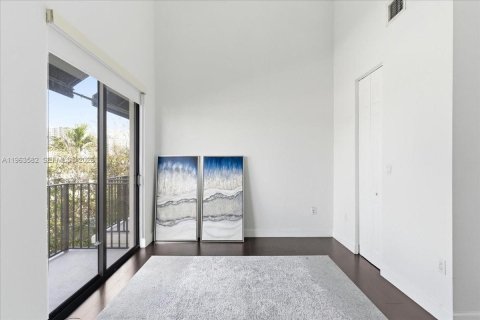 Condo in Miami, Florida, 2 bedrooms  № 2052839 - photo 22